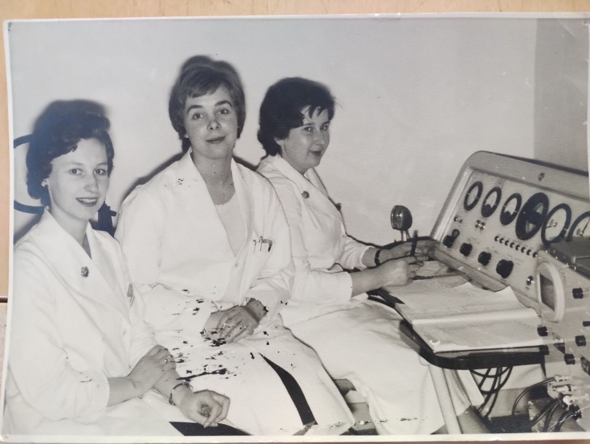 Picture of three female radiographers in 1958