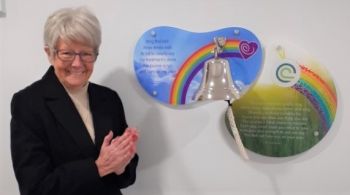 Lorna Cheetham rings the end of treatment bell